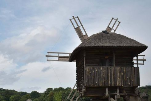 Музей просто неба в Пирогові відновлює роботу