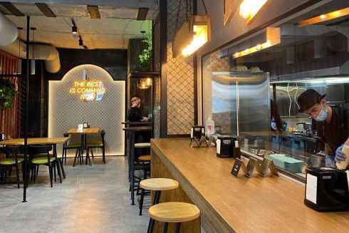 Біля Палацу «Україна» відкрився заклад ізраїльської кухні Pita Kyiv