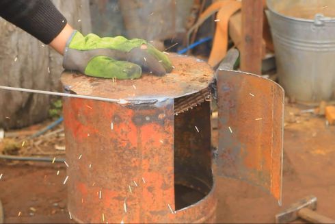 Жителей Киевщины призывают сдавать старые газовые баллоны и бойлеры: из них будут делать буржуйки