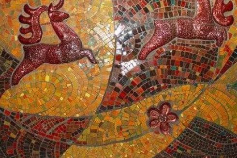 Фото. У підземному переході на Майдані після демонтажу МАФів відкрили мозаїчне панно