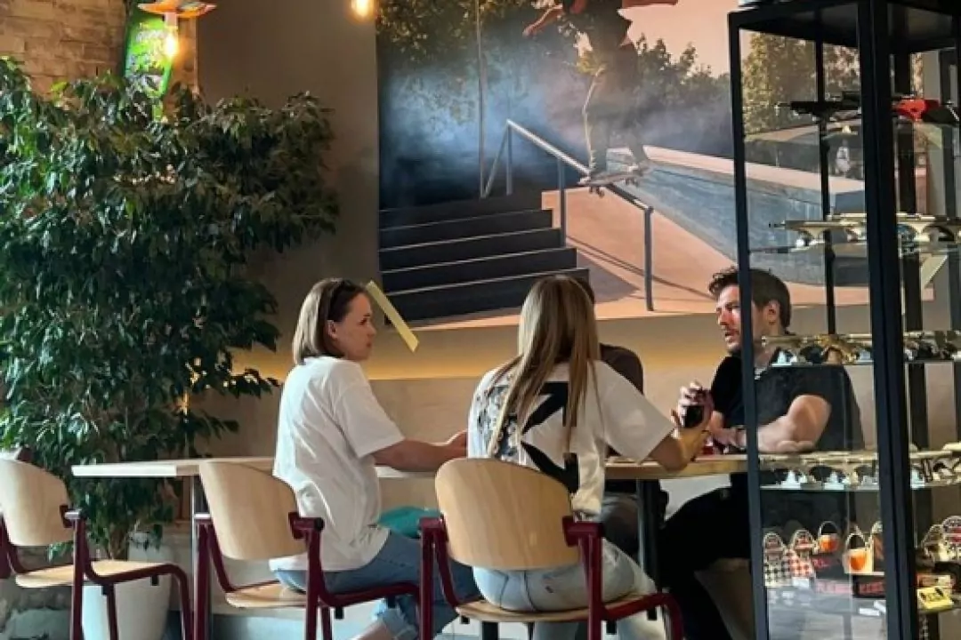 На ВДНГ відкрили кавʼярню-скейтшоп Coffee Spot