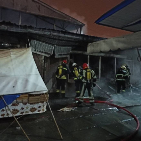 В Киеве горел рынок «Оболонь». Часть павильонов уничтожена