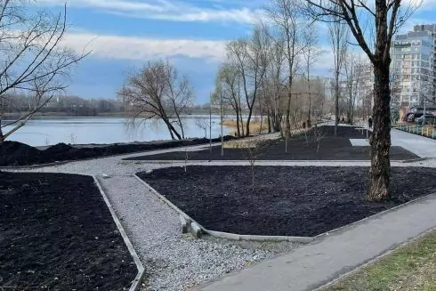 Біля Йорданського озера на Оболоні облаштовують парк. Дивіться, що там вже зробили