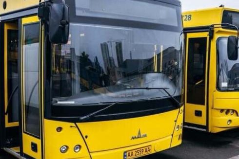 Рух автобуса, який їде Подільсько-Воскресенським мостом, продовжать до Дарницької площі