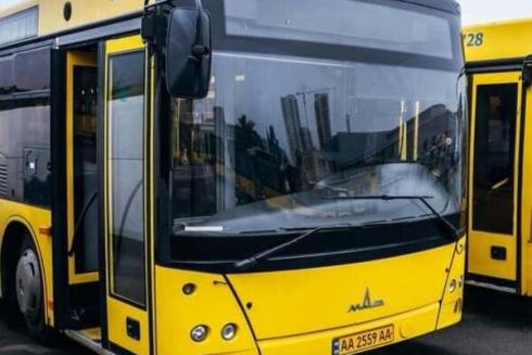 Кияни підтримали вже сьому петицію з вимогою не зупиняти громадський транспорт під час тривог