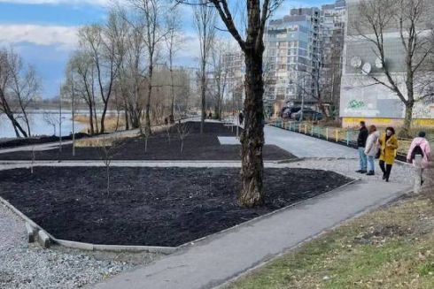 У парку біля Йорданського озера на Оболоні підрядник вирішив не добудовувати пандус