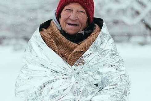 Киевские благотворительные организации собирают теплые вещи для бездомных: как помочь