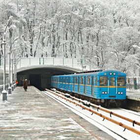 В киевском метро установили первые часы, показывающие время до прибытия поезда