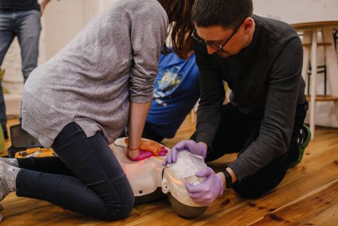 Где в Киеве получить медицинскую подготовку и научиться самообороне: курсы и тренинги
