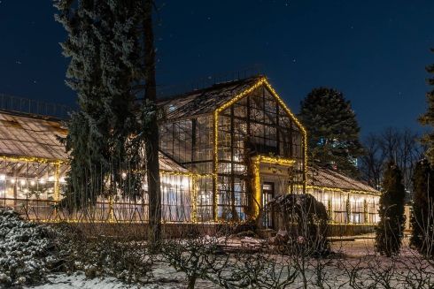 Фото. На ВДНГ відкривають оранжерею у святкових декораціях