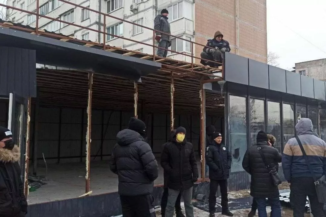 Фото. Царь-МАФ на левом берегу начали демонтировать