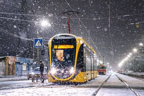 На Дарниці випробовують нові низькопідлогові трамваї: відео