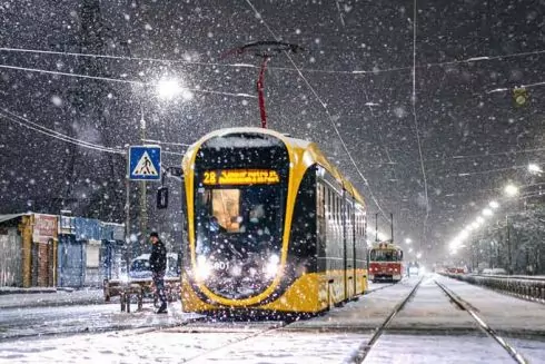 На Дарниці випробовують нові низькопідлогові трамваї: відео