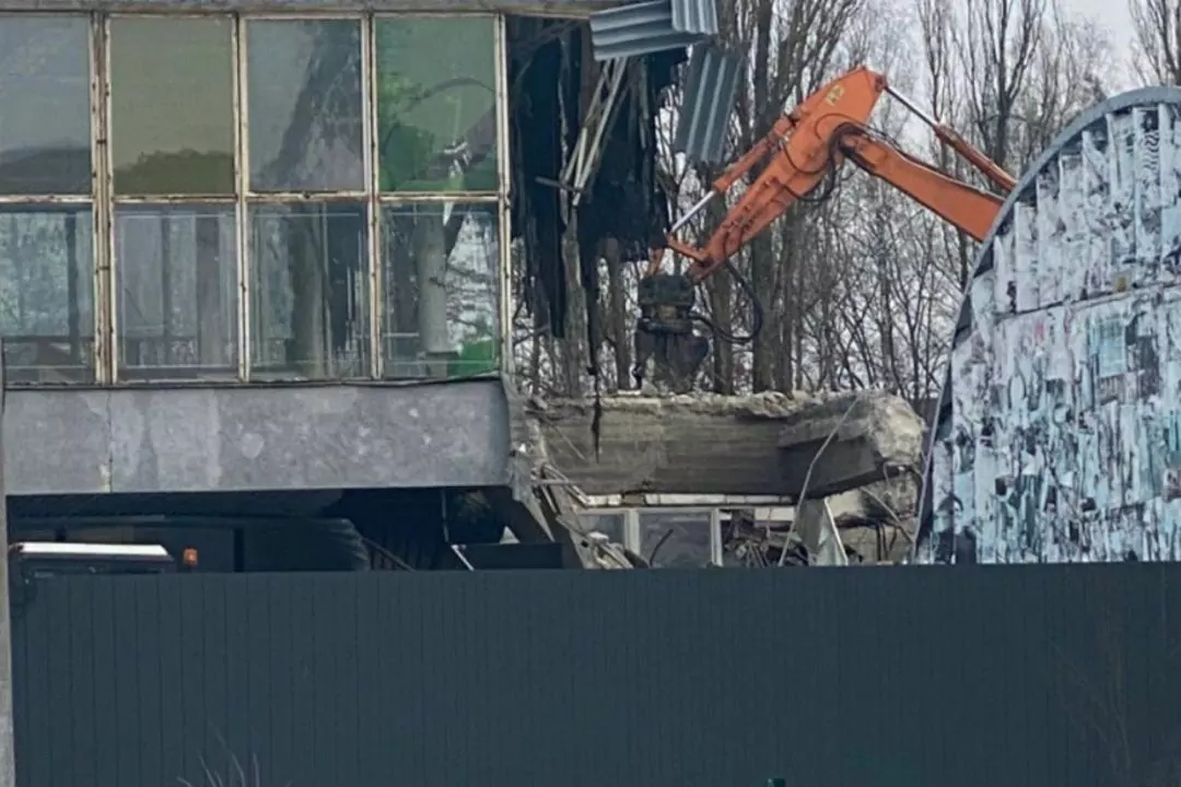 На ВДНГ почали руйнувати павільйон, де проводили &laquo;Кураж&raquo;. Там збудують Президентський університет