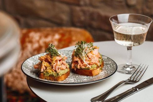 Біля Маріїнського парку відкрили кафе Cou Cou з французькими тостами, круасанами і кавою