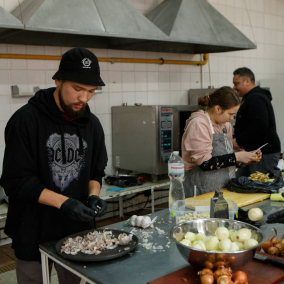 Коктейль Молотова замість сидру та обіди для ЗСУ: як ресторани підтримують армію