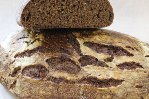 Київський пекар почав випікати Чорнобаївський хліб за оригінальним рецептом