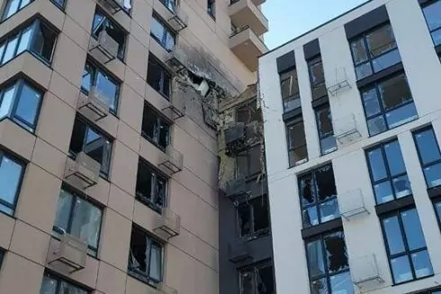 У декількох районах Києва обстріляли житлові будинки