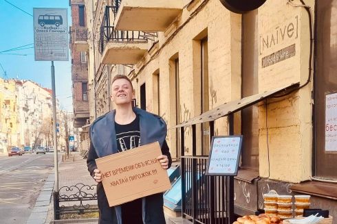 У центрі Києва ще один заклад пригощає безкоштовними обідами всіх охочих