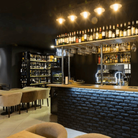 На Осокорках відкрилося італійське гастро-кафе з винним бутиком