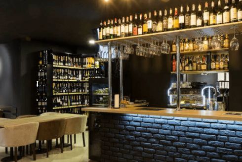 На Осокорках відкрилося італійське гастро-кафе з винним бутиком