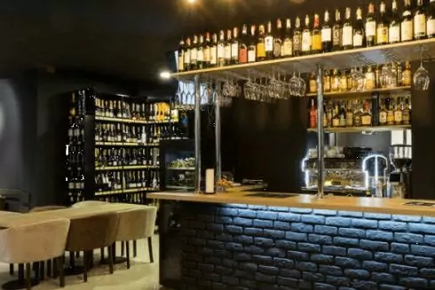 На Осокорках открылось итальянское гастро-кафе с винным бутиком