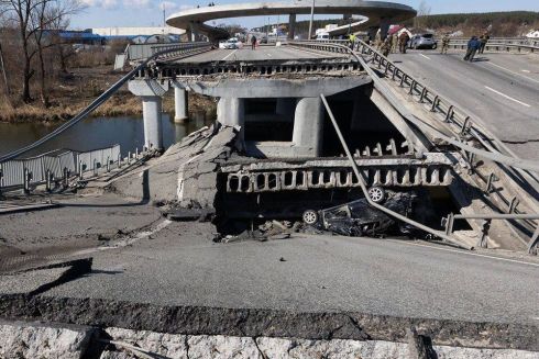 Через річку Ірпінь облаштують тимчасові переправи на місці зруйнованих мостів