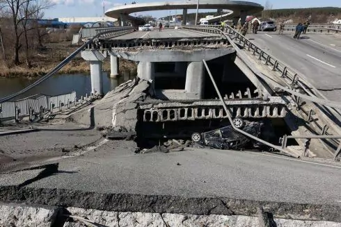 Через річку Ірпінь облаштують тимчасові переправи на місці зруйнованих мостів