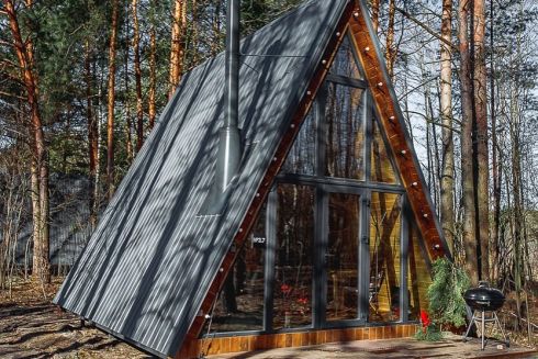 Сервис «Уліс» возобновил работу. Часть прибыли от бронирования домов будут отдавать на восстановление Дымерской общины