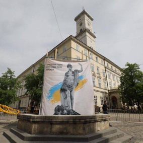 Фото. Во Львове визуализировали фонтаны на защитных конструкциях для достопримечательностей