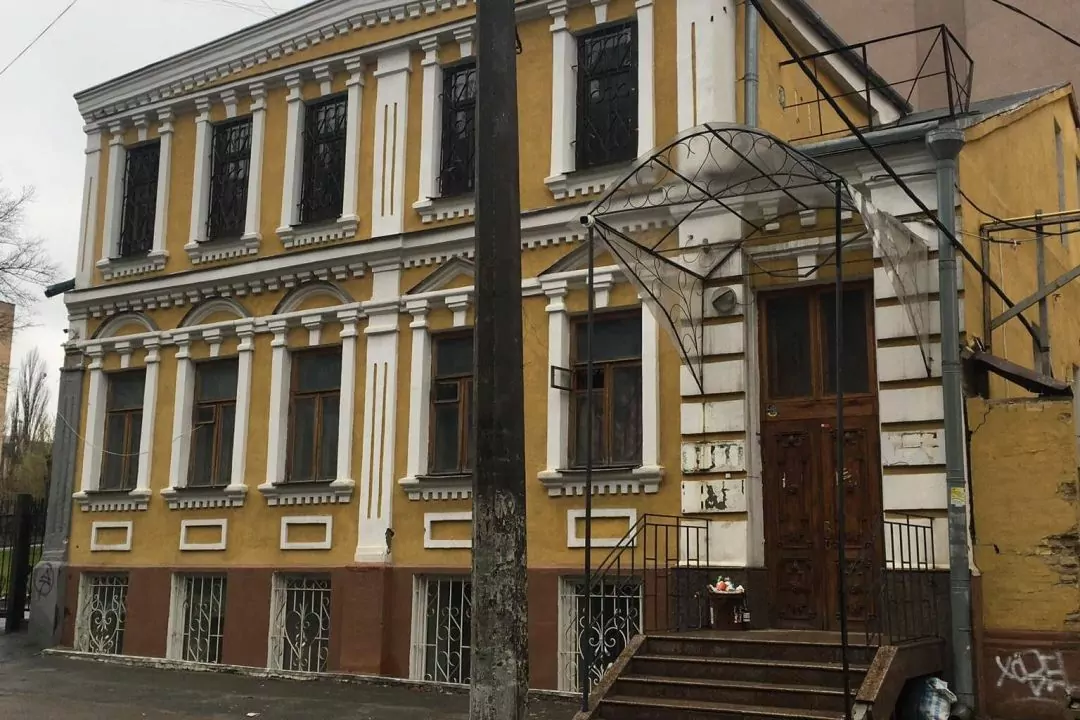 У Києві намагаються незаконно знести садибу Маліна на Тургенєвській