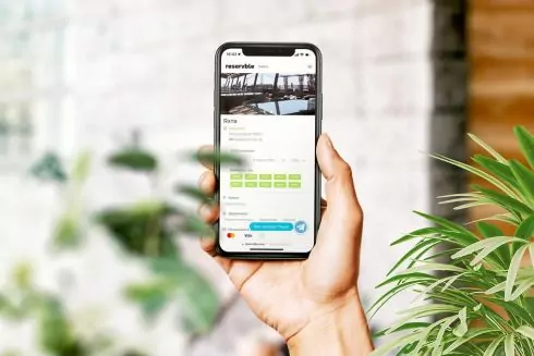 В Украине запускается сервис бронирования столов Reservble. Процент идет на ВСУ