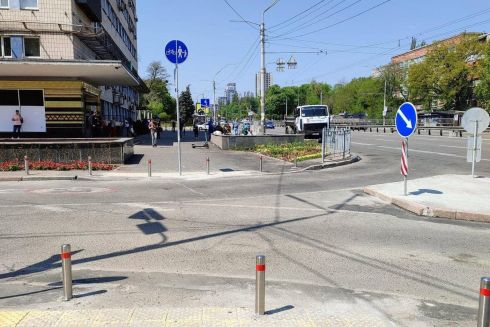 Возле Политехнического института обустроили наземный переход с островком безопасности