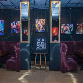 На Подоле открылось кафе Sex.Ed.Coffee. Позже здесь будет музей секса