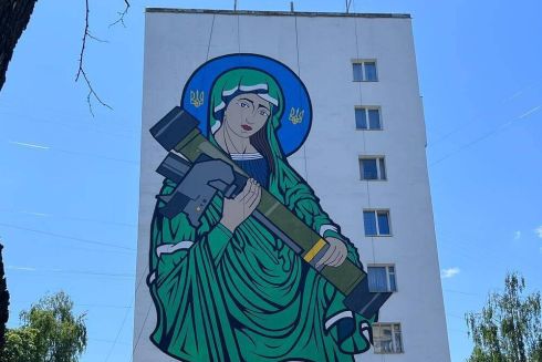 Фото. На Солом'янці з'явився мурал «Свята Джавеліна»