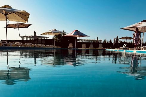 В «Добропарке» заработал бассейн под открытым небом