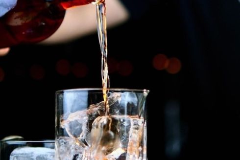 На Печерську відкрили коктейльний бар 2/1 Wine & Cocktail від мережі Konteyner