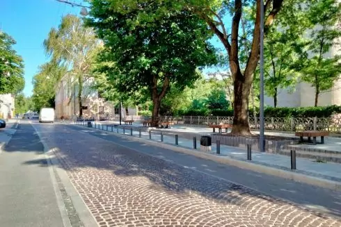 Фото. Во Львове обустроили общественное пространство на месте демонтированных МАФов