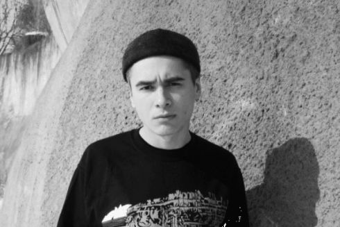 Архитектор создала футболки с киевским крематорием и Аркой дружбы народов