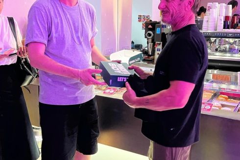 Шон Пенн відвідав Ponchyk Boy у Києві. Тепер у закладі створять пончик на його честь