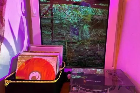 На Нижнеюрковской откроют магазин винтажного музыкального оборудования Closer Connections Shop