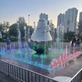 Фото: В парке «Позняки» возобновил работу фонтан «Груша». Он не работал с 2014 года