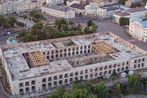 Фото. На Подолі відновили протиаварійні роботи у Гостиному дворі