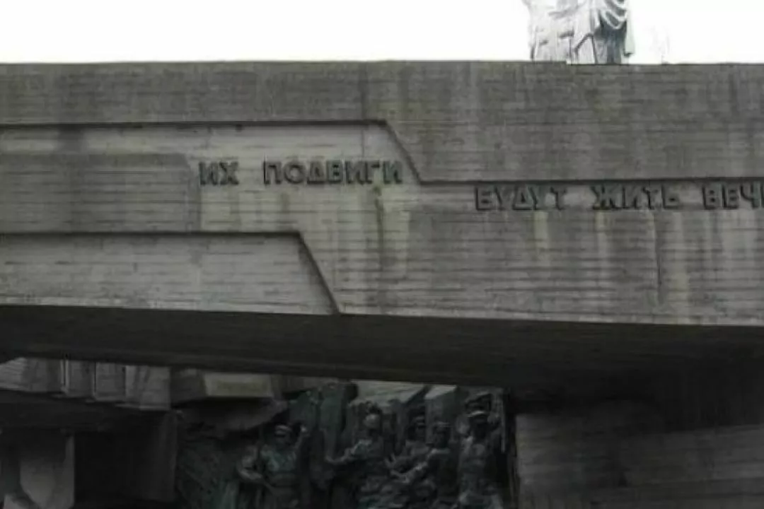 Музей війни демонтує горельєф &ldquo;Курська битва&rdquo; та всі пам&rsquo;ятники й елементи радянської пропаганди