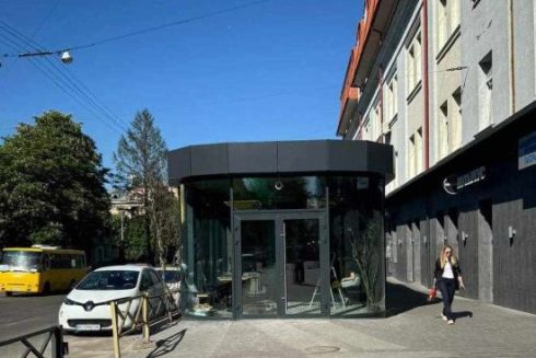 У Львові на місці підземного переходу незаконно збудували МАФ