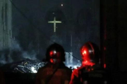 Пожар в Нотр-Дам-де-Пари потушен