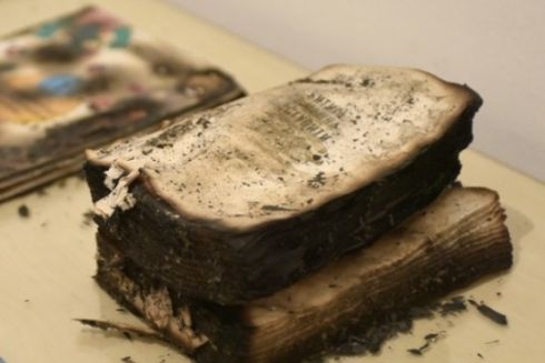 Книги, які згоріли у харківській друкарні Vivat, покажуть на виставці в США