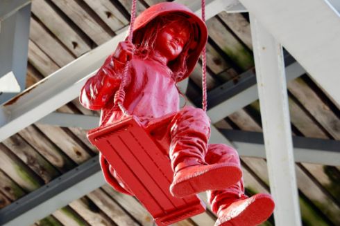 Біля Майдану встановили третю скульптуру французького митця: фото