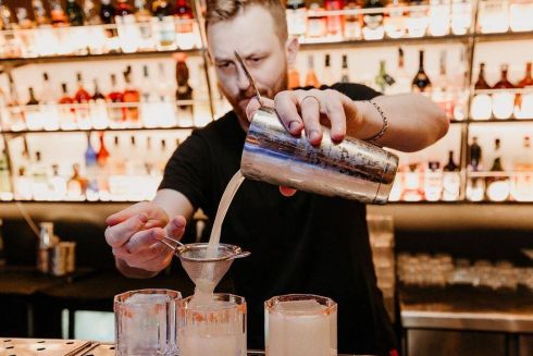 Бар &laquo;БарменДиктат&raquo; & Khu Yum открылся на первом этаже ТЦ Silver Breeze на Березняках