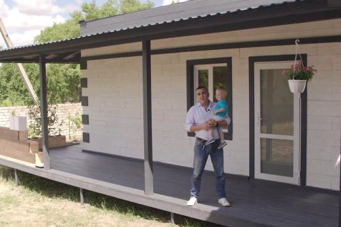 Будинок за тиждень: Переселенець з Луганщини розробив проєкт швидкого будівництва житла